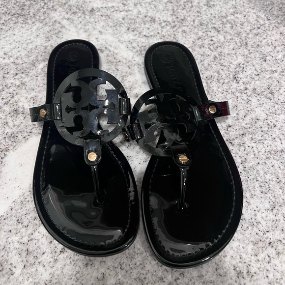 New Tory Burch MILLER SANDAL, PATENT LEATHER - Picture 3 of 5